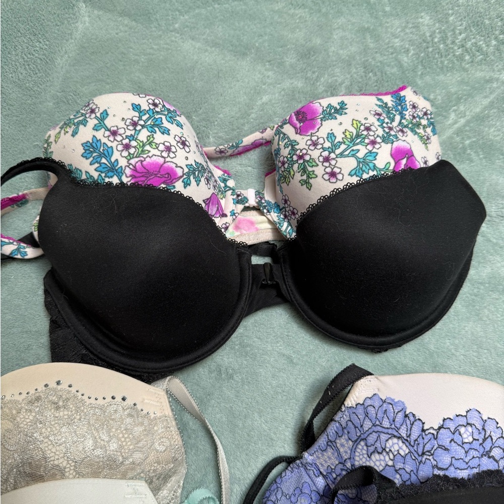 Victoria’s Secret Bras, 34C - Picture 3 of 4